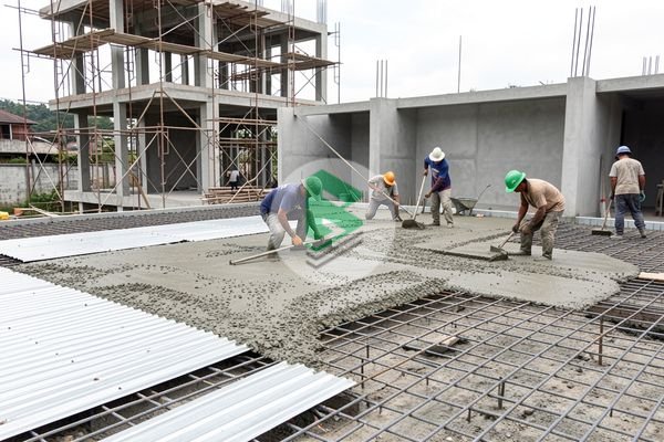 Ilustrasi pekerja melakukan pengecoran lantai 2