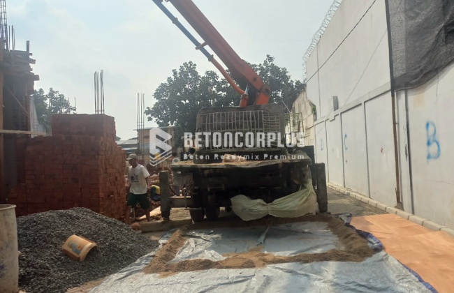 Tempat Sewa Concrete Pump Untuk Cor di Teluknaga Tangerang